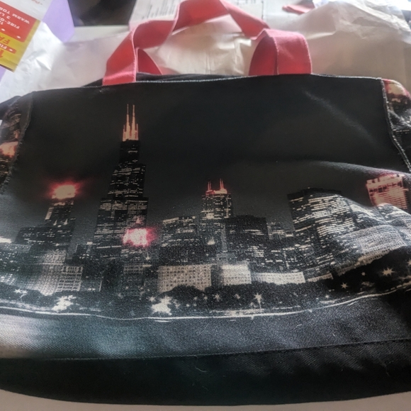 Robin Ruth- Chicago Skyline Tote and trifold  wallet. black and pink - Picture 2 of 3